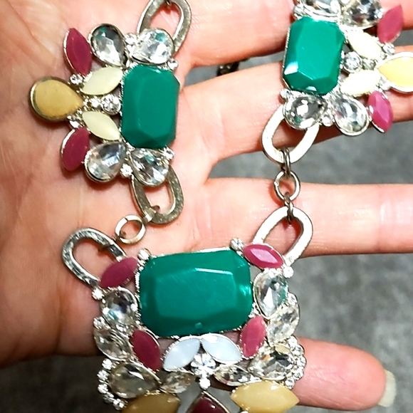 LOFT GREEN, BURGUNDY, DARK YELLOW ACRYLIC & RHINESTONE SILVER-TONE 19" NECKLACE - Picture 7 of 10